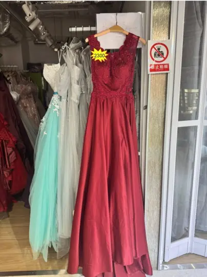 酒紅色蕾絲拼接無袖晚禮服